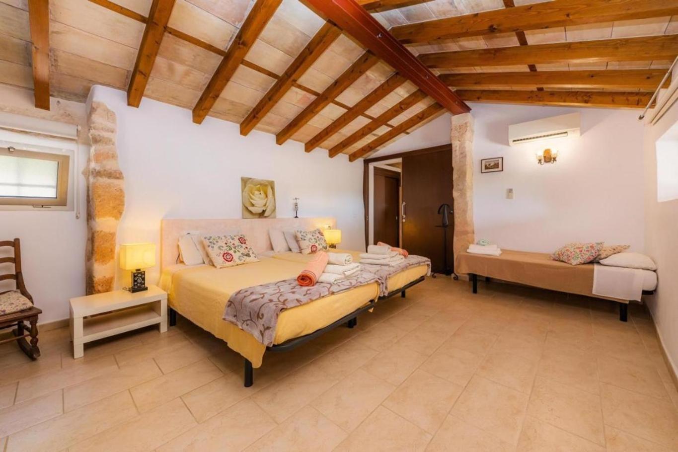 Es Rafalet Country house *